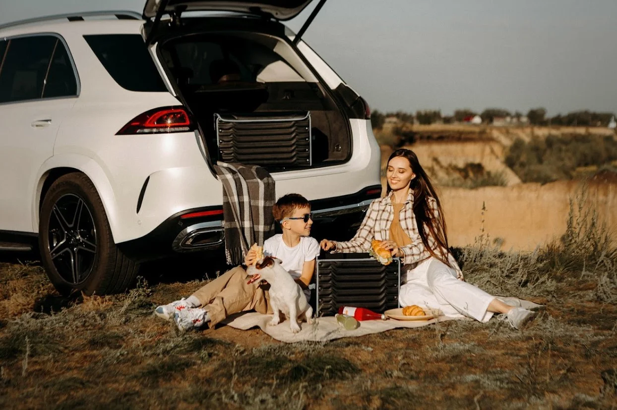 outdoor blanket picnic